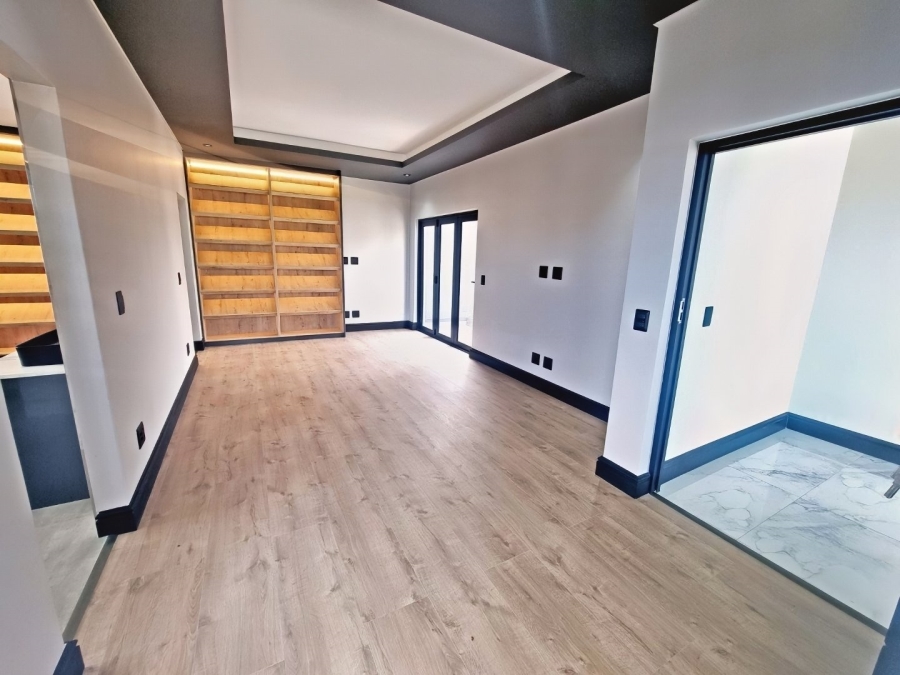 5 Bedroom Property for Sale in Parklands North Western Cape